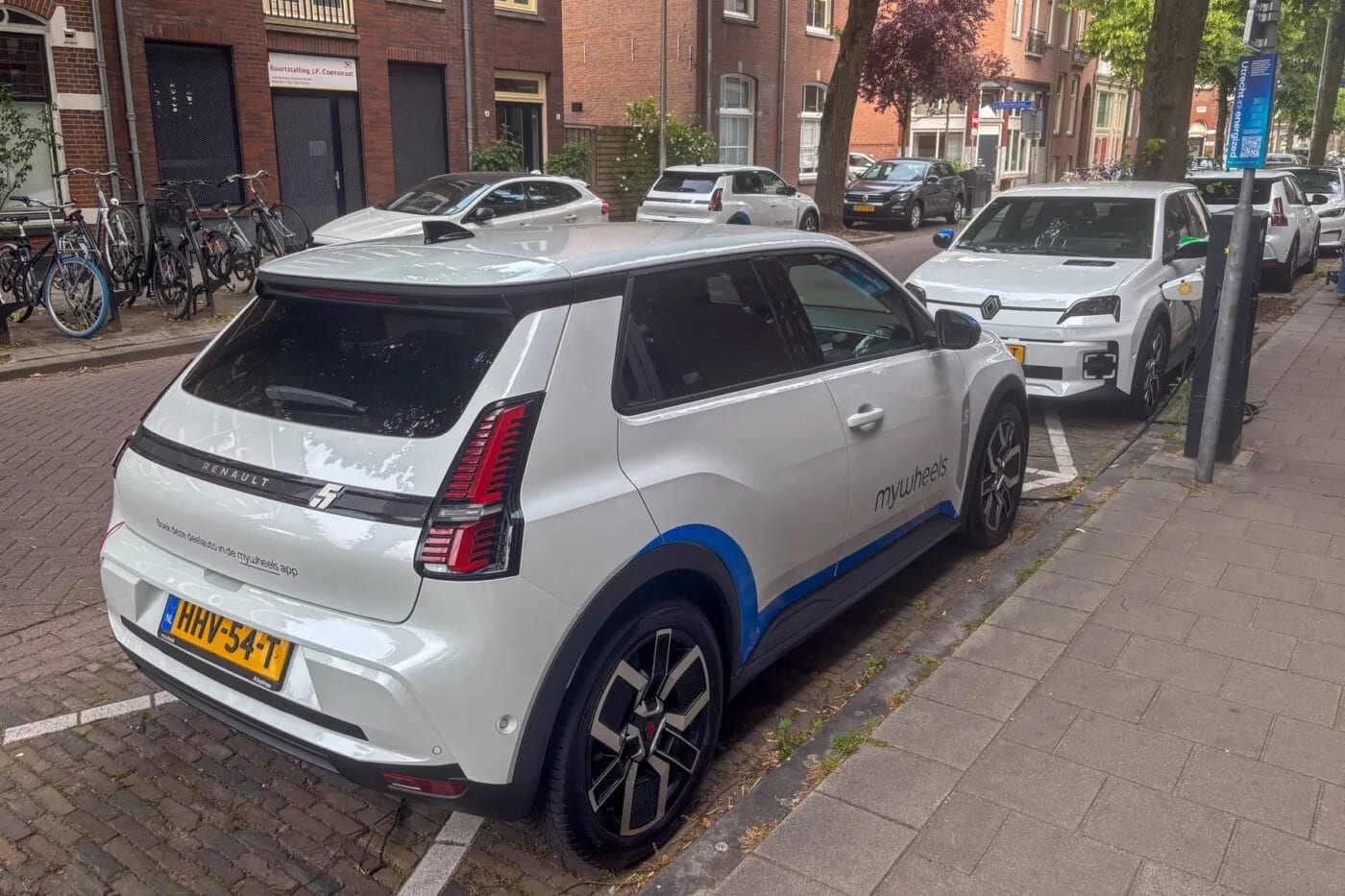 Ουτρέχτη: Η πόλη που τα EVs όχι μόνο φορτίζουν, αλλά τροφοδοτούν το δίκτυο!