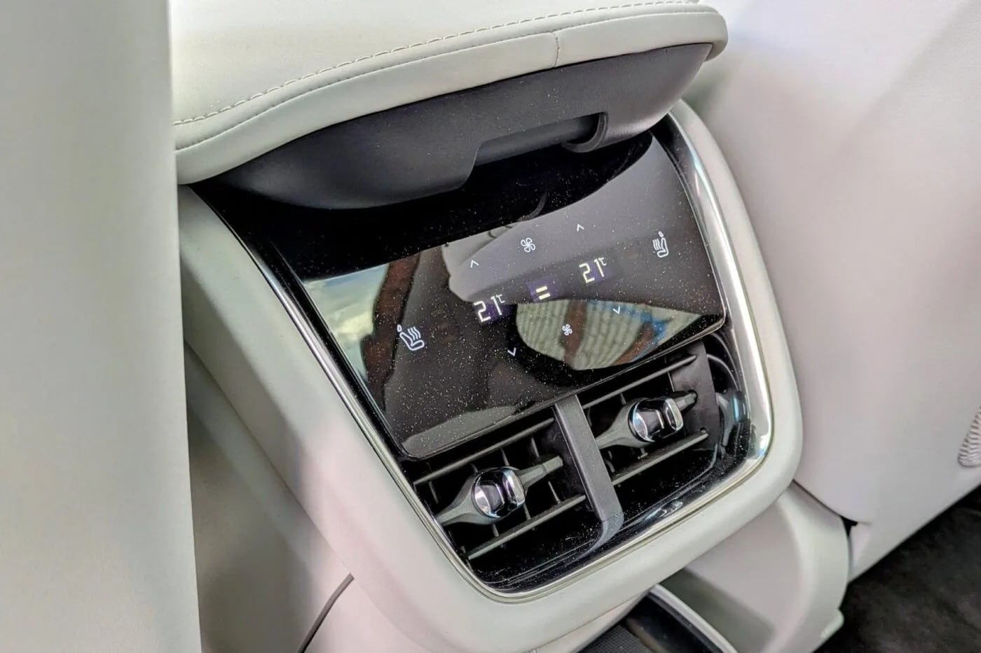 Volvo EX90: Το premium ηλεκτρικό SUV που συνδυάζει σκανδιναβική φινέτσα με καθημερινή πρακτικότητα