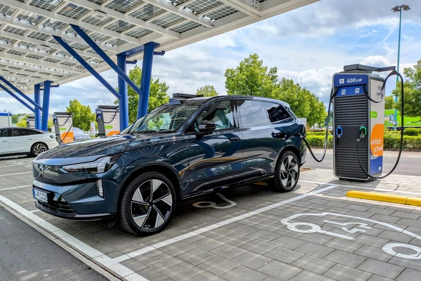 Volvo EX90: Το premium ηλεκτρικό SUV που συνδυάζει σκανδιναβική φινέτσα με καθημερινή πρακτικότητα