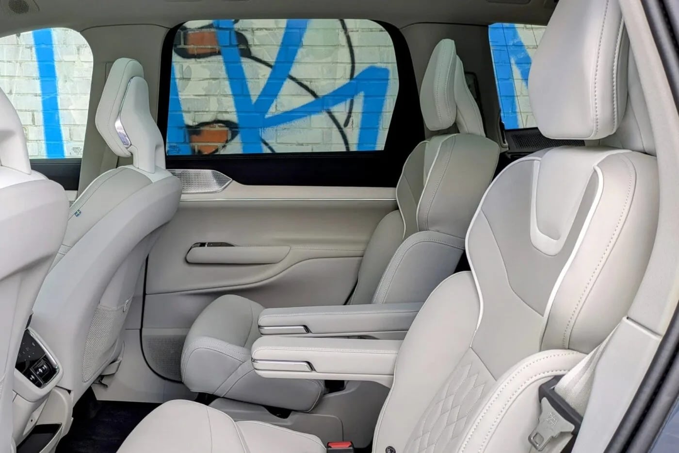 Volvo EX90: Το premium ηλεκτρικό SUV που συνδυάζει σκανδιναβική φινέτσα με καθημερινή πρακτικότητα