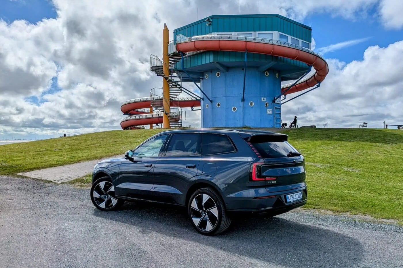 Volvo EX90: Το premium ηλεκτρικό SUV που συνδυάζει σκανδιναβική φινέτσα με καθημερινή πρακτικότητα