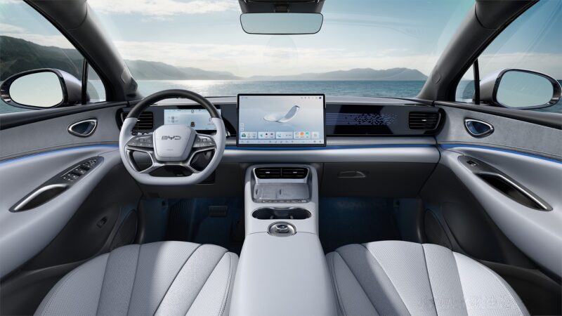 Η Tesla μόλις απόκτησε δυνατό αντίπαλο: Γνωρίστε το νέο Sealion 06 της BYD