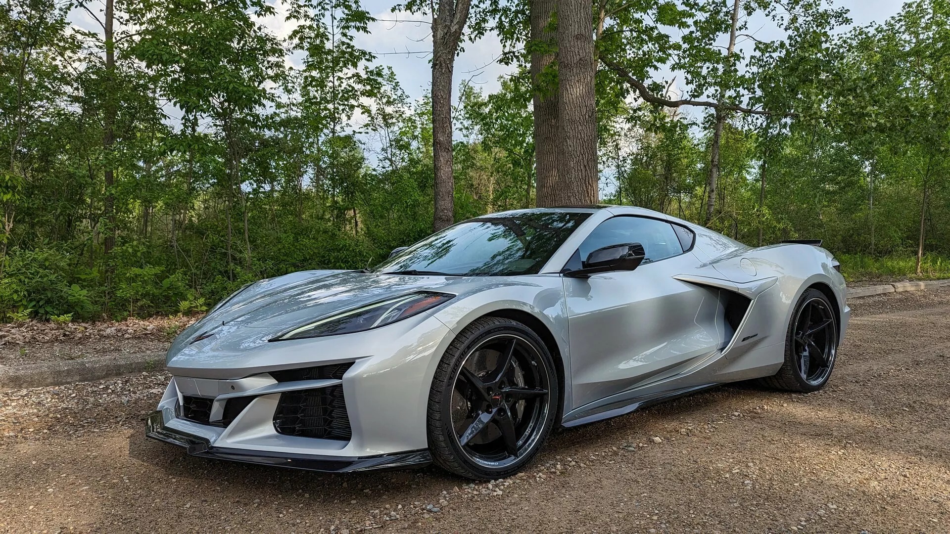 Η Corvette E-Ray φτάνει στην Ευρώπη: Ένα υβριδικό θαύμα με υψηλό τίμημα