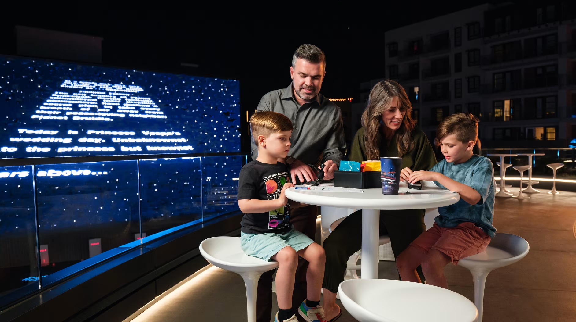 Tesla Diner: Φάτε, φορτίστε, παρακολουθήστε! <p data-wpview-marker=