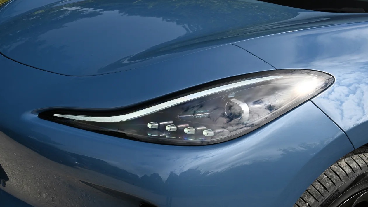 Το νέο MG IM6 δεν αστειεύεται και απειλεί Tesla και Porsche 