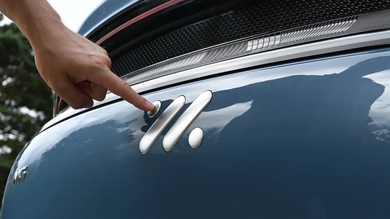 Το νέο MG IM6 δεν αστειεύεται και απειλεί Tesla και Porsche 