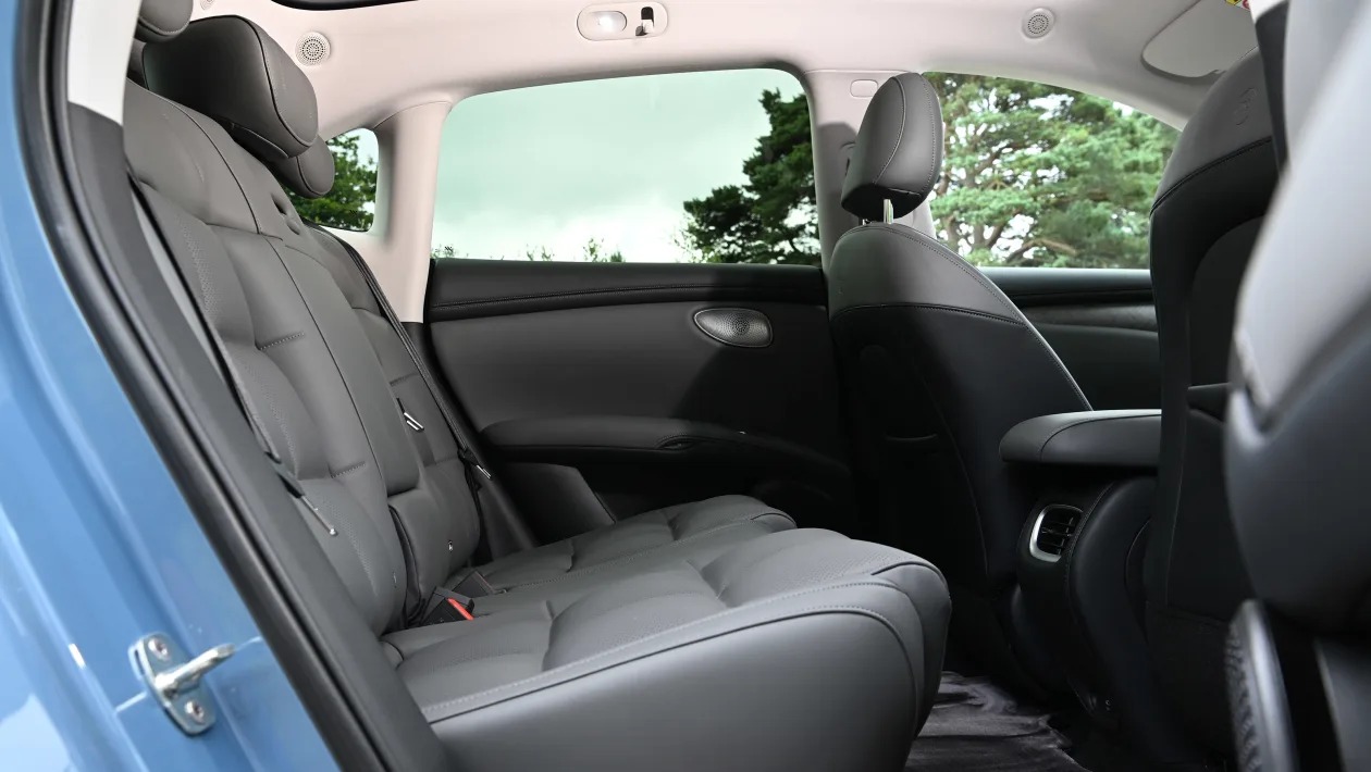 Το νέο MG IM6 δεν αστειεύεται και απειλεί Tesla και Porsche 