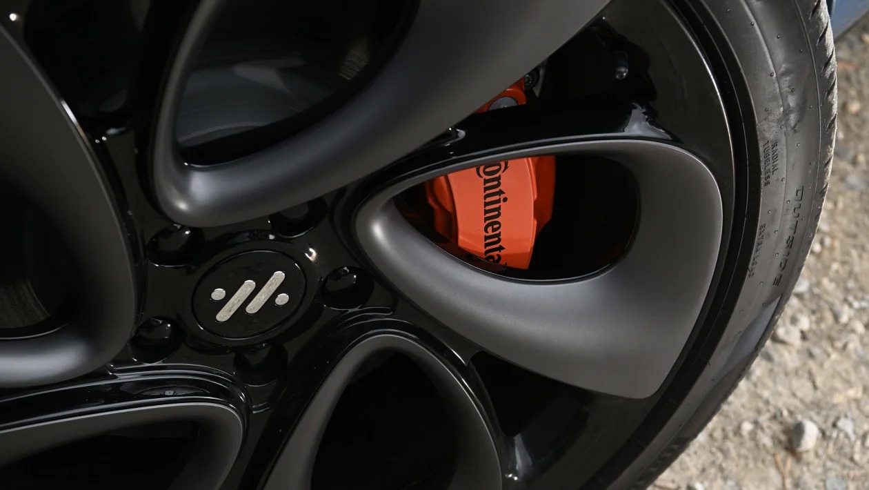 Το νέο MG IM6 δεν αστειεύεται και απειλεί Tesla και Porsche 