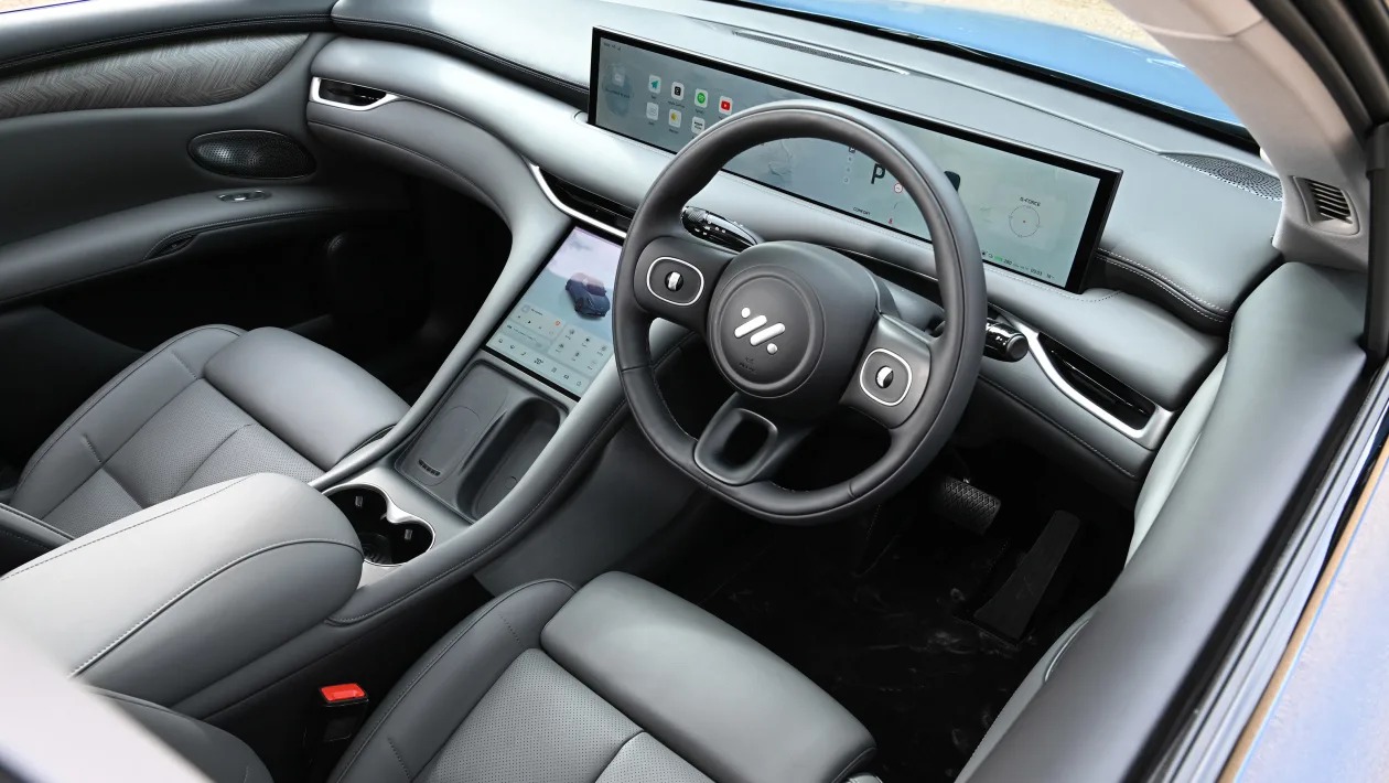 Το νέο MG IM6 δεν αστειεύεται και απειλεί Tesla και Porsche 