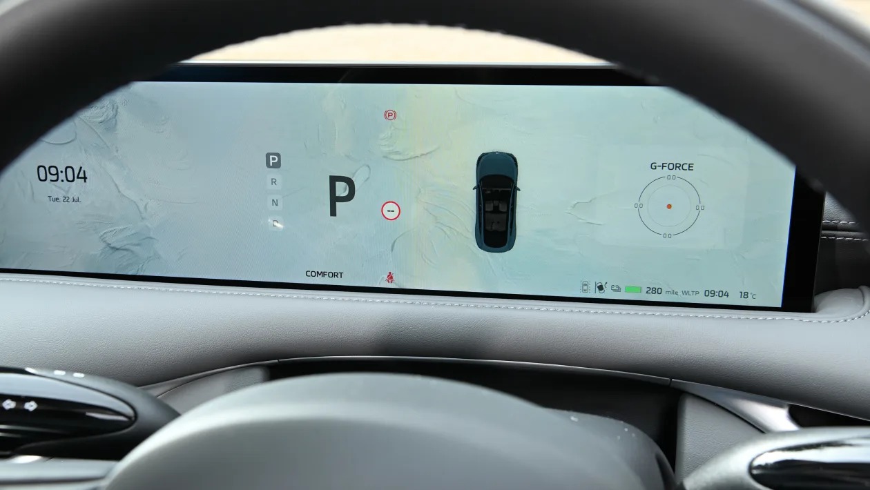 Το νέο MG IM6 δεν αστειεύεται και απειλεί Tesla και Porsche 