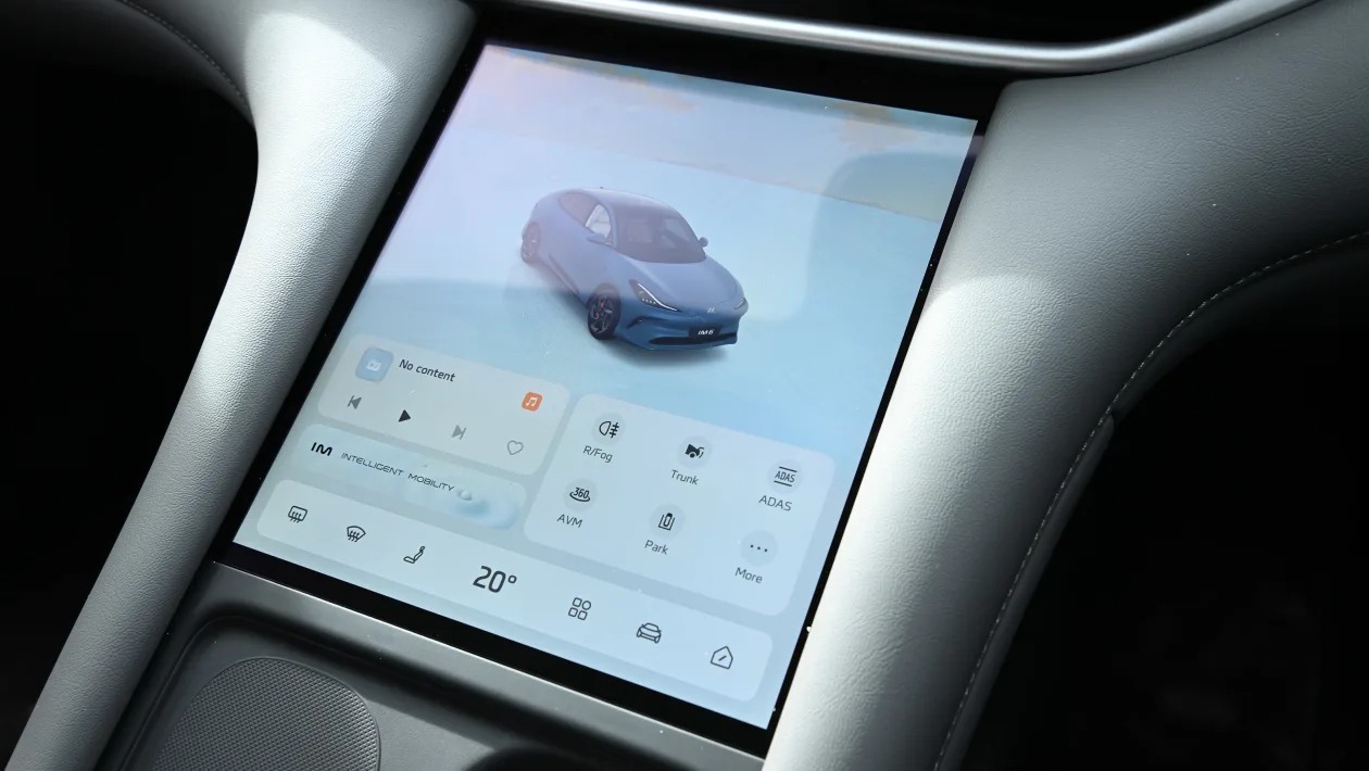 Το νέο MG IM6 δεν αστειεύεται και απειλεί Tesla και Porsche 