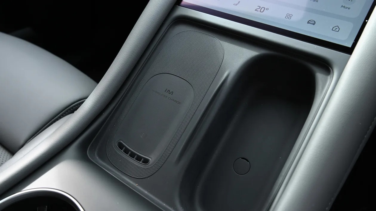 Το νέο MG IM6 δεν αστειεύεται και απειλεί Tesla και Porsche 