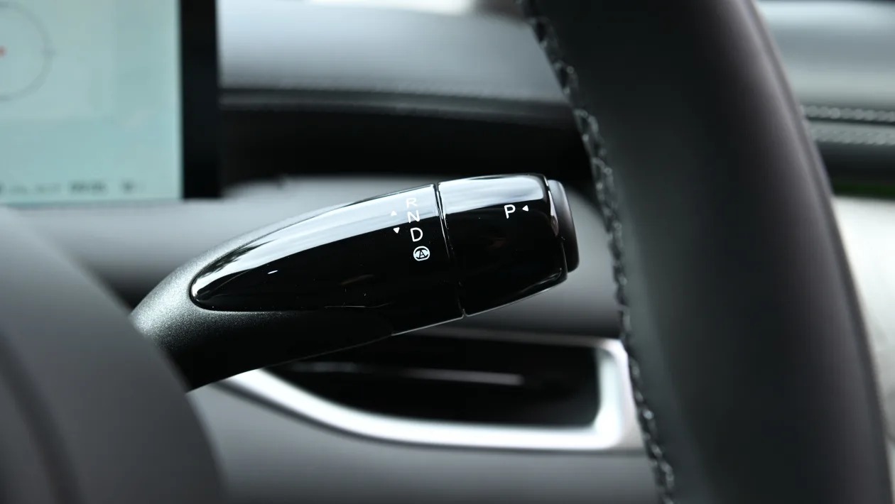 Το νέο MG IM6 δεν αστειεύεται και απειλεί Tesla και Porsche 