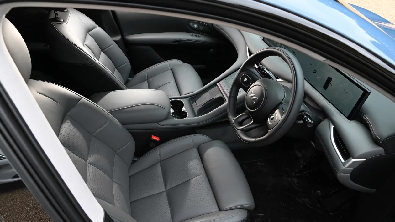 Το νέο MG IM6 δεν αστειεύεται και απειλεί Tesla και Porsche 