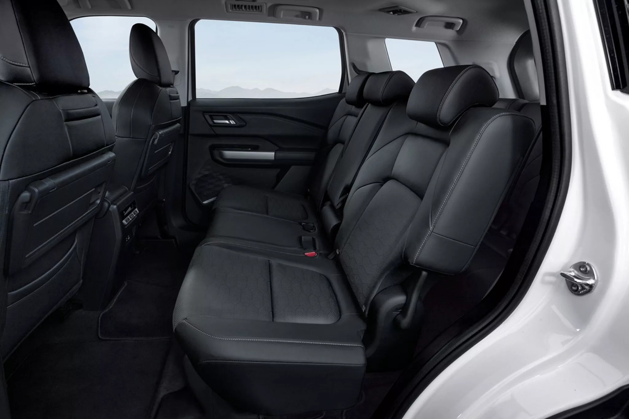 Mitsubishi Destinator: 7 Θέσεις, 161 ίπποι και Hi-Fi της Yamaha <p data-wpview-marker=