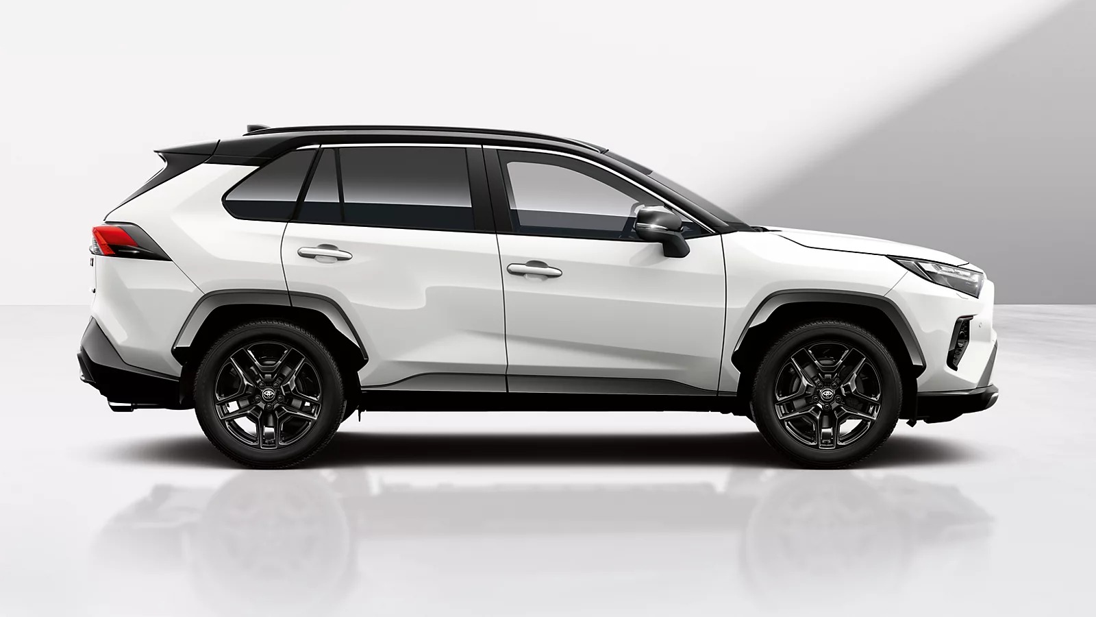 Το Toyota RAV4 εκθρόνισε τον βασιλιά των EVs ως το αυτοκίνητο με τις καλύτερες πωλήσεις στον κόσμο