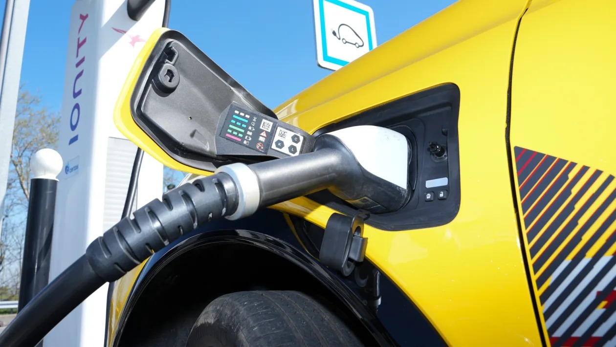 Renault 5 E-Tech vs Alpine A290: Εμφύλιος πόλεμος