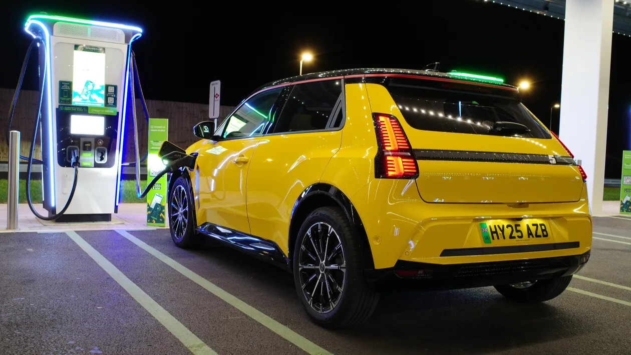 Renault 5 E-Tech vs Alpine A290: Εμφύλιος πόλεμος