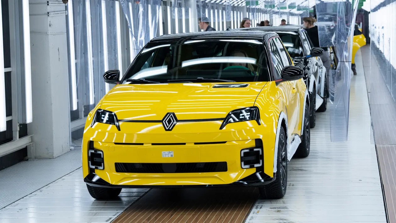 Renault 5 E-Tech vs Alpine A290: Εμφύλιος πόλεμος