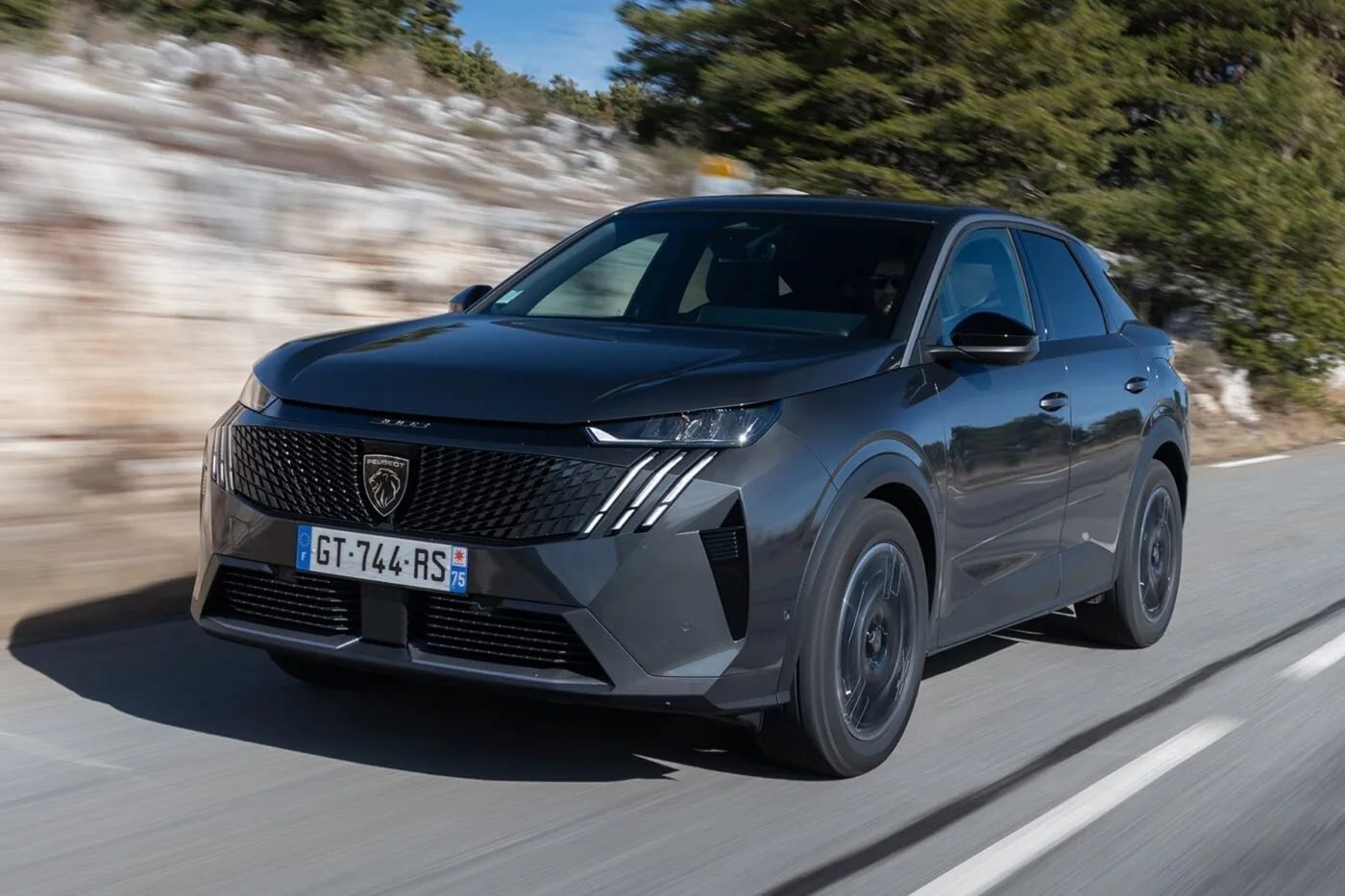 Νέα Peugeot E-3008 και E-5008 Dual Motor: Ηλεκτρικά SUV με τετρακίνηση και κορυφαία απόδοση