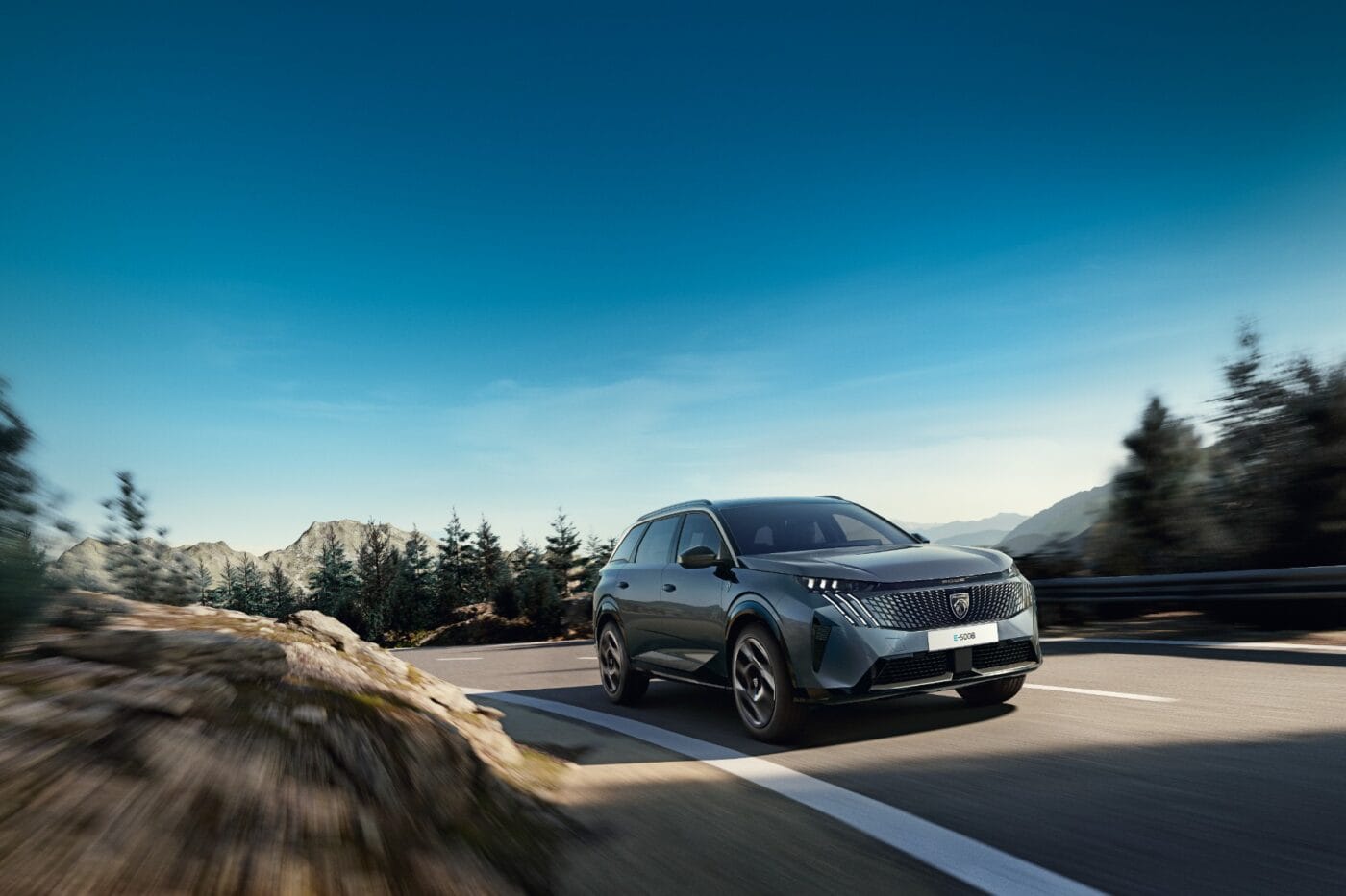 Νέα Peugeot E-3008 και E-5008 Dual Motor: Ηλεκτρικά SUV με τετρακίνηση και κορυφαία απόδοση