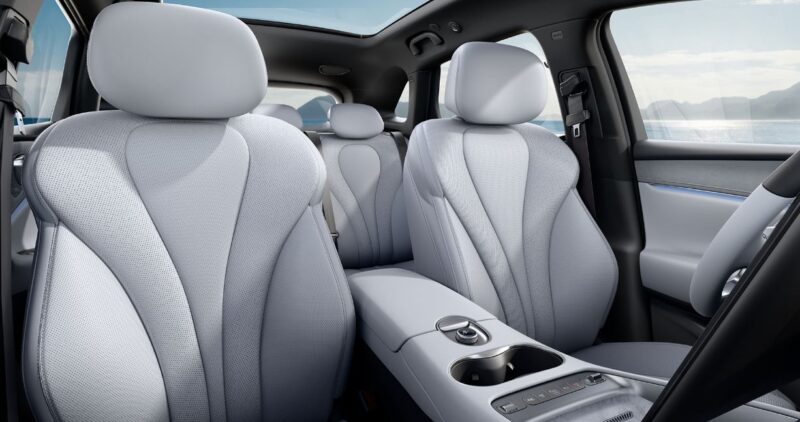 Η Tesla μόλις απόκτησε δυνατό αντίπαλο: Γνωρίστε το νέο Sealion 06 της BYD