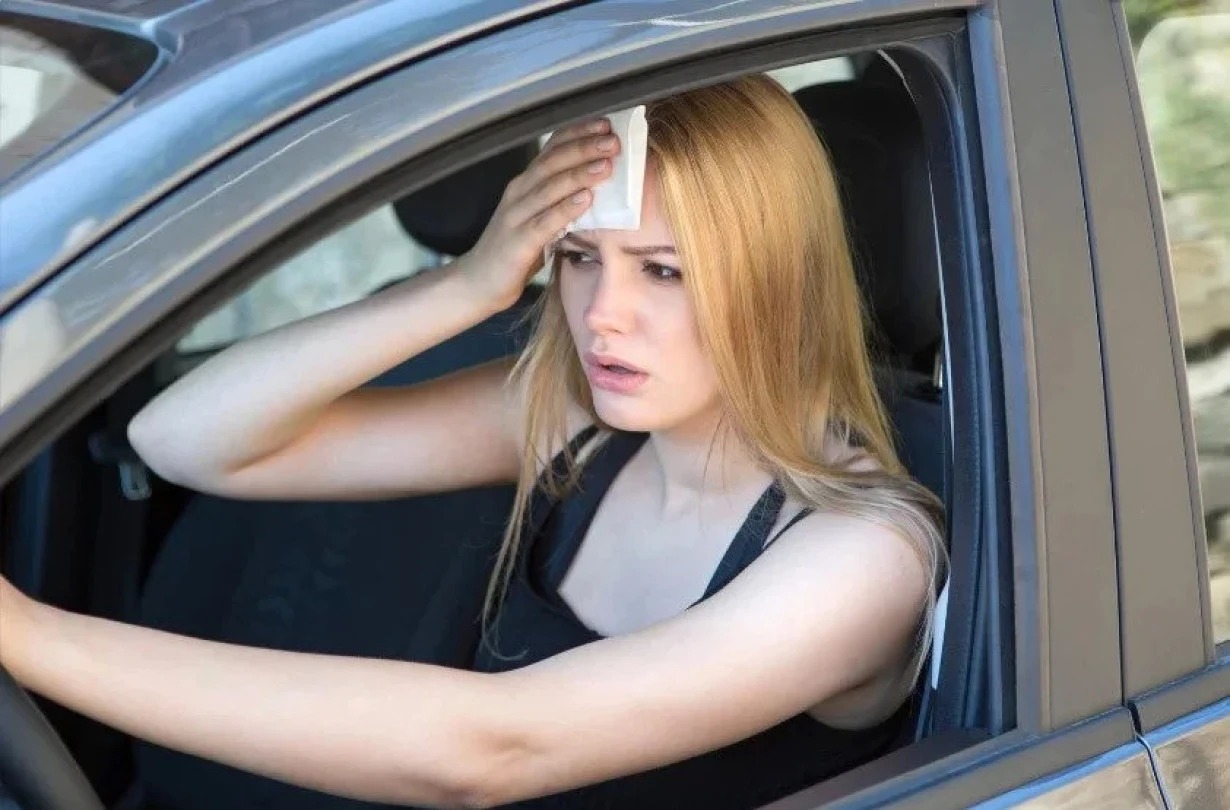 Καύσωνας και αυτοκίνητο: Το απόλυτο κόλπο για να μην ψήνεσαι μέσα στο όχημά σου