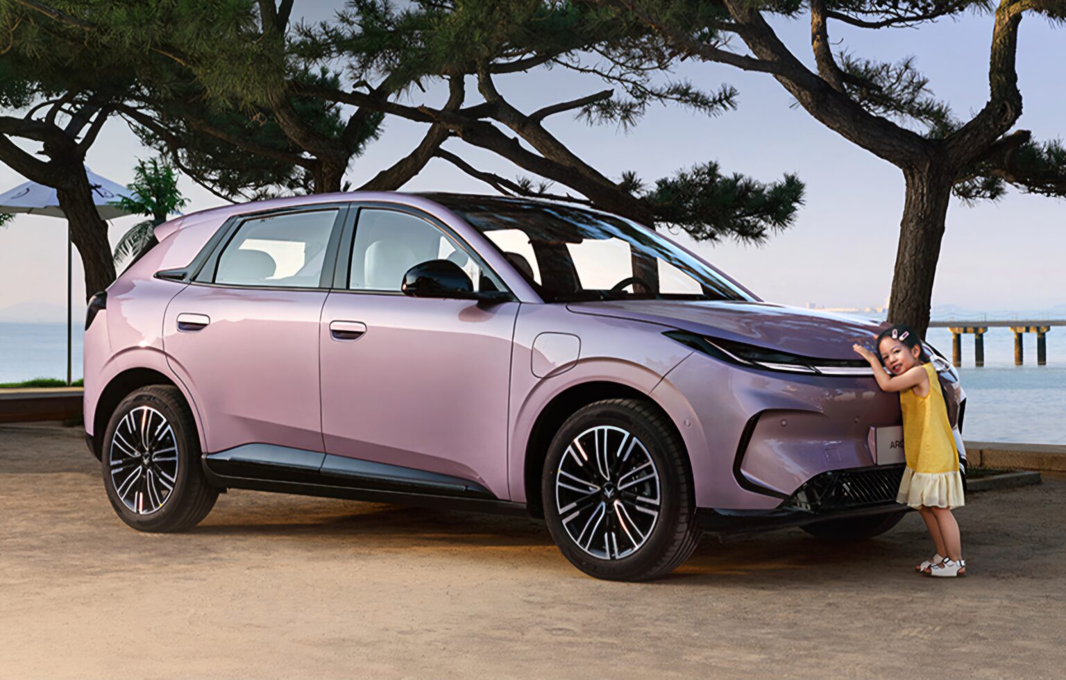 Ντεμπούτο στη Κίνα για το ηλεκτρικό hatchback Arcfox T1 των €8.200