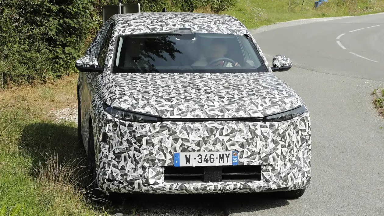 Έρχεται το ηλεκτρικό DS Automobiles No7, που θα φέρει ανατροπές στην premium κατηγορία