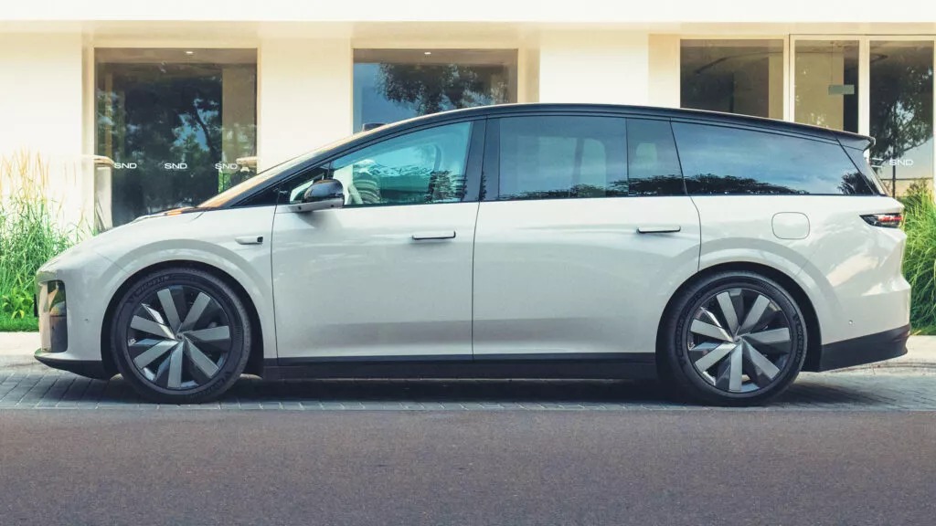 Η Κίνα αντεπιτίθεται με το Li Auto i8 – Δυνατότερο, φθηνότερο και πιο έξυπνο