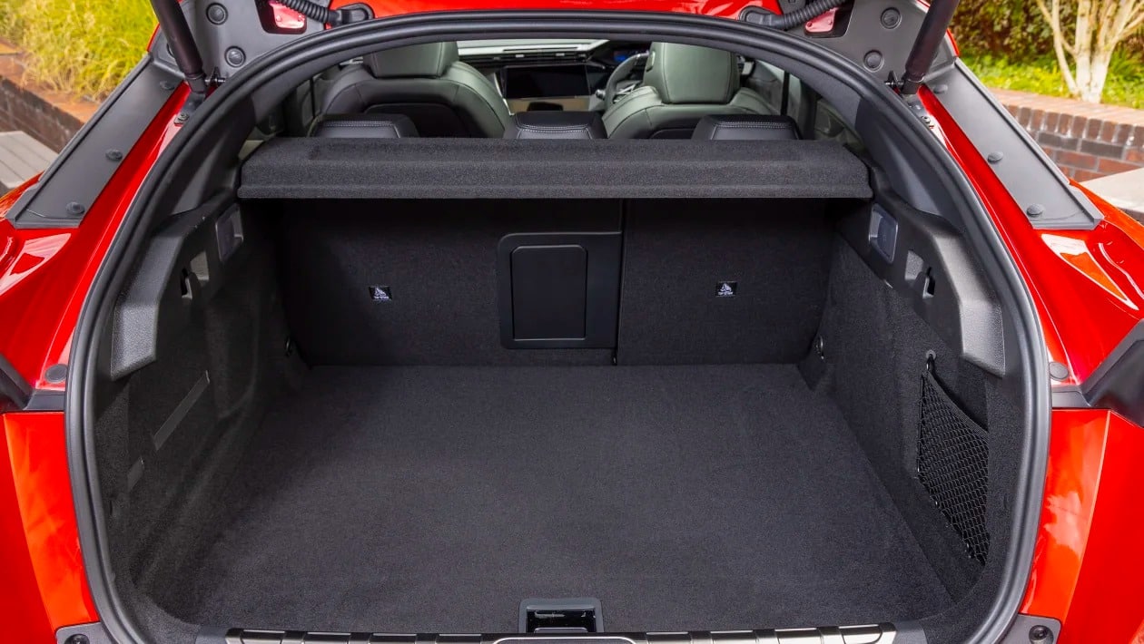 Peugeot E-408: Το ηλεκτρικό που ανατρέπει τα δεδομένα – Ισχυρότερο, κομψότερο και φθηνότερο από τα υβριδικά!