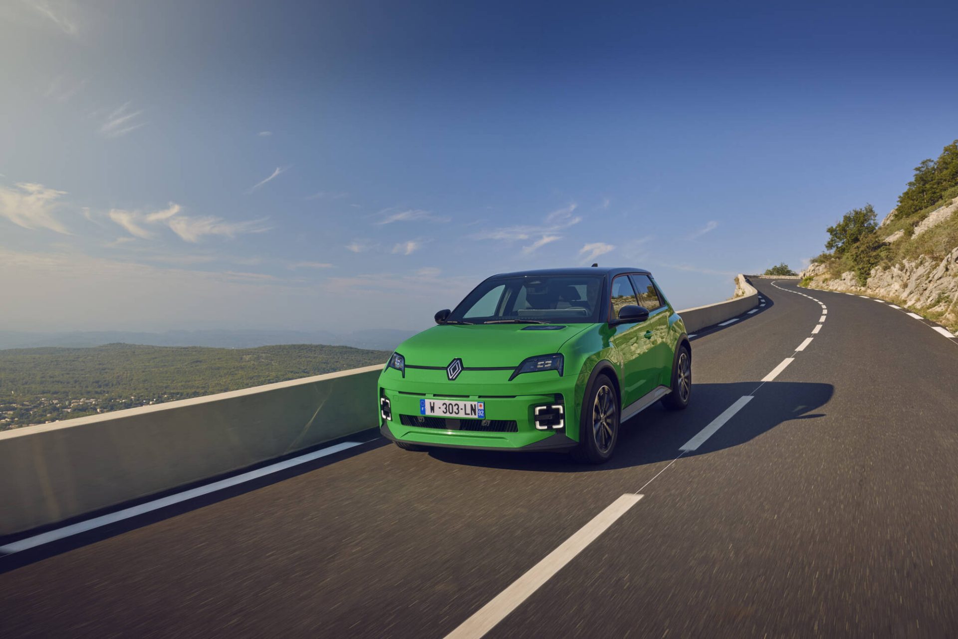 Ένας στους δέκα Έλληνες επέλεξε μοντέλα Rnault και Dacia τον Ιούλιο