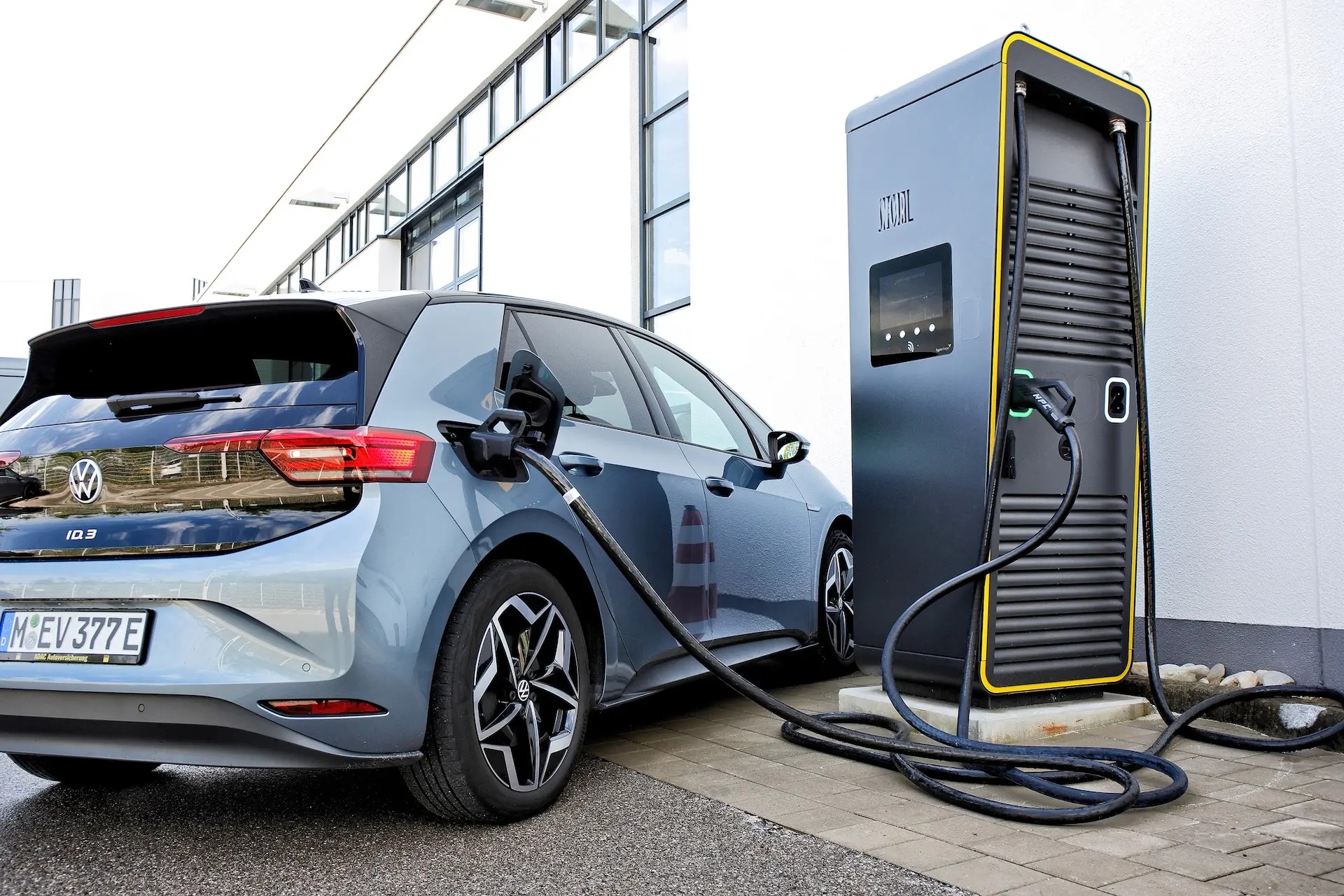 Η ADAC δίνει συμβουλές για πιο αποτελεσματική γρήγορη φόρτιση του EV σας