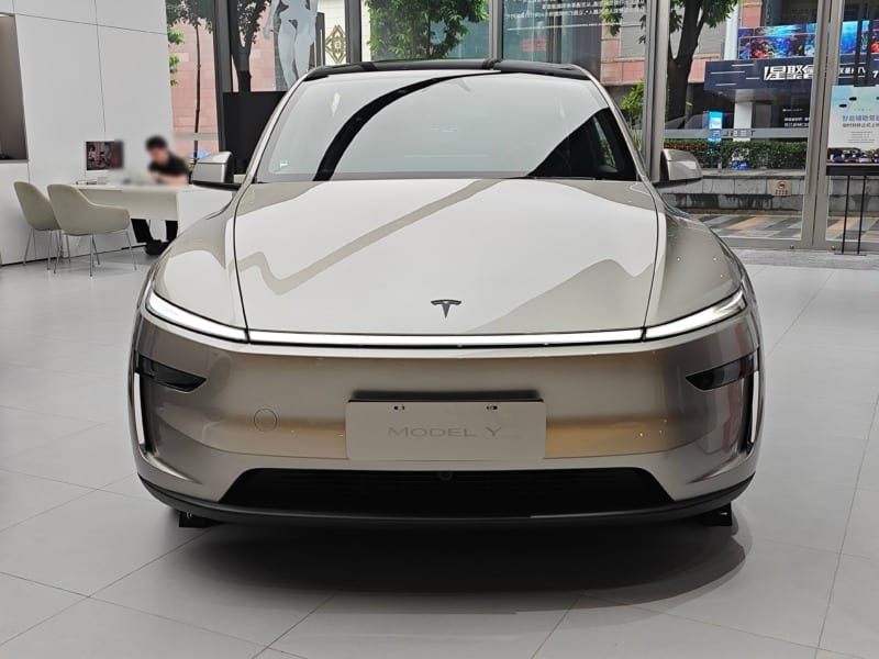 Tesla Model YL: Το νέο εξαθέσιο SUV που διχάζει