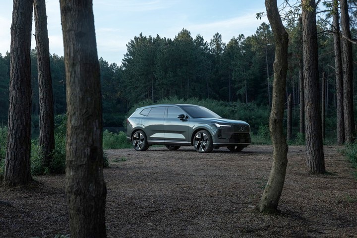 Αυτό είναι το ολοκαίνουργιο υβριδικό Volvo XC70 με αυτονομία 1.200 χλμ, που δεν φοβάται τους -37°C