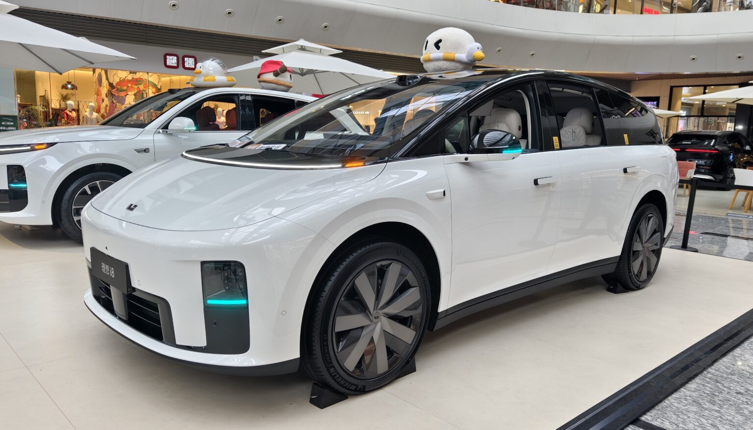 Li Auto i8: Ηλεκτρικό SUV με τρεις σειρές καθισμάτων και σχεδιασμό MPV