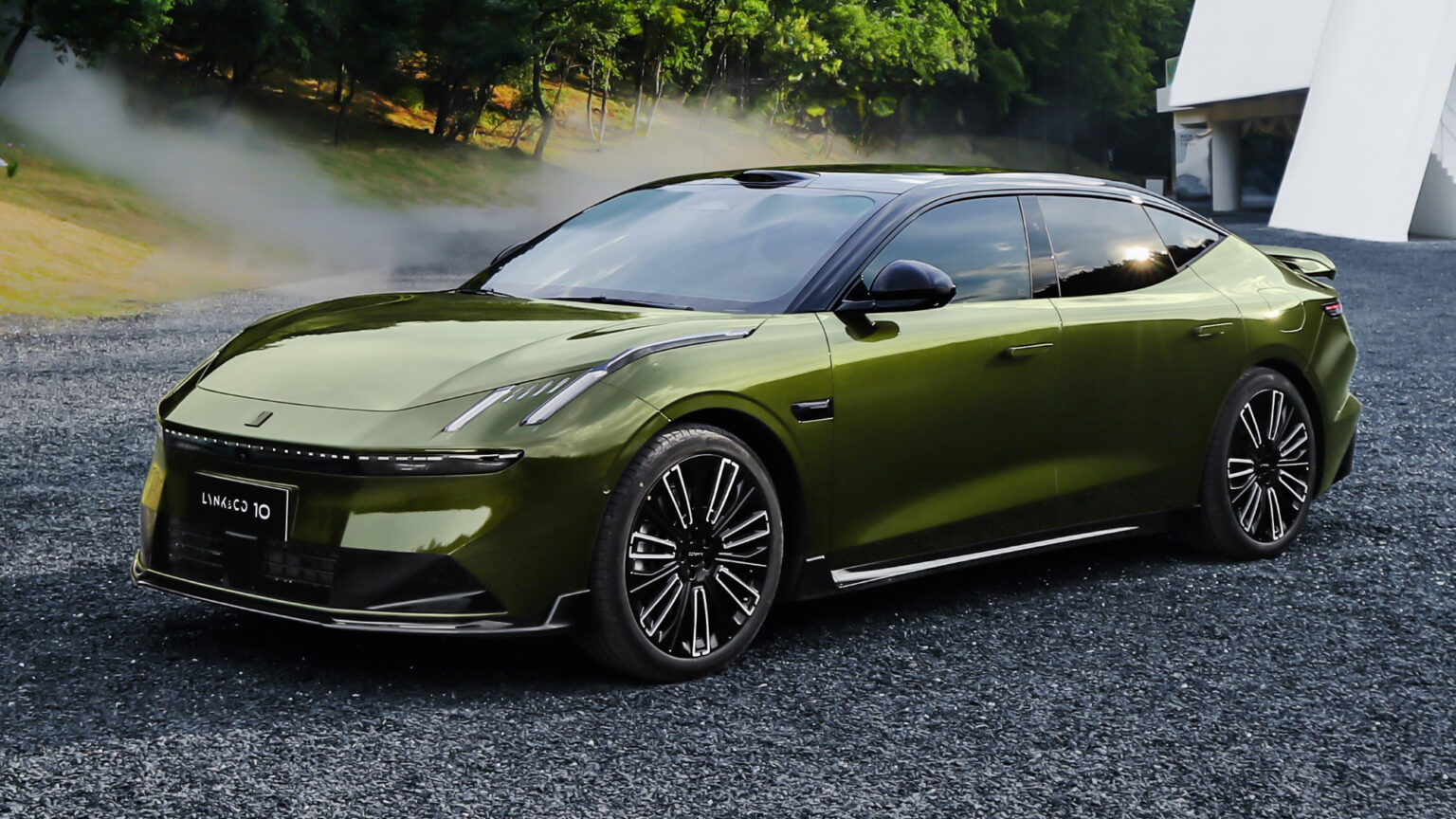 Lynk & Co 10 EM‑P: Το νέο Plug-in υβριδικό σεντάν των 523 ίππων