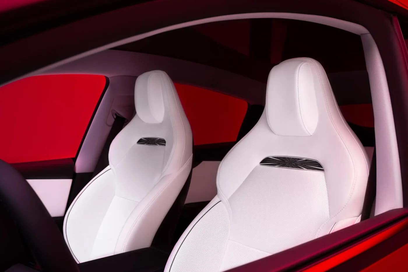 Η Tesla λανσάρει το νέο Model Y Performance στην Ευρώπη με αναβαθμίσεις που ανεβάζουν τον πήχη