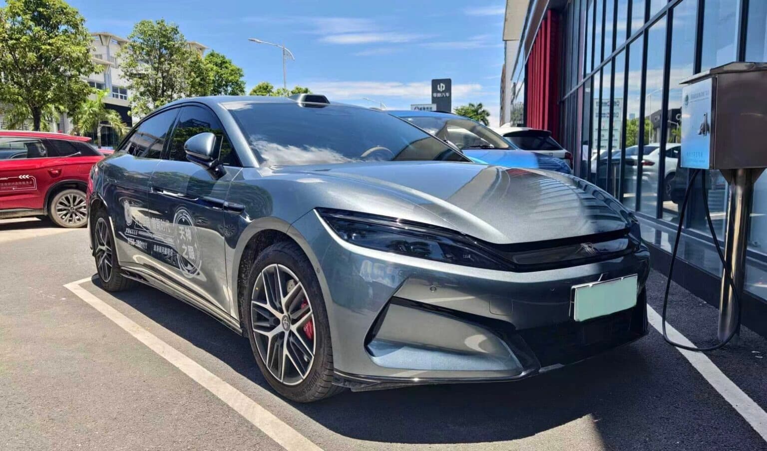 1.100 ίπποι και 0–100 σε 2,7’’: Το κινεζικό ηλεκτρικό Sedan που τρομάζει τον ανταγωνισμό