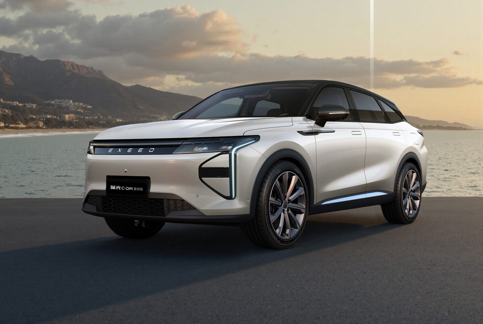 Chery Exeed Yaoguang C-DM Global Edition: Υβριδικό SUV με 1.400 χλμ. αυτονομία και high-tech καμπίνα