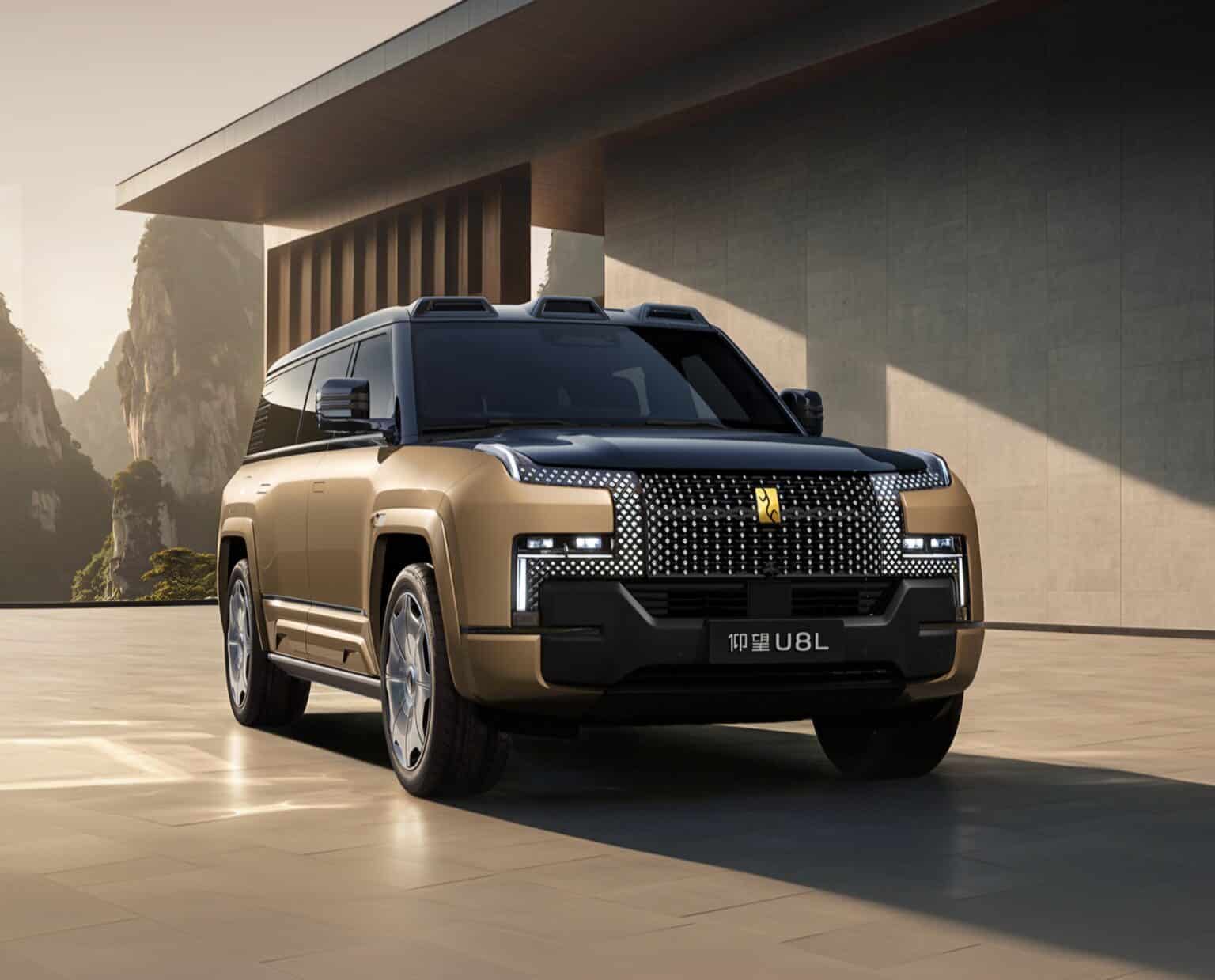 BYD Yangwang U8L: Το πολυτελές SUV-τέρας που τρέχει σαν supercar και… επιπλέει στο νερό!