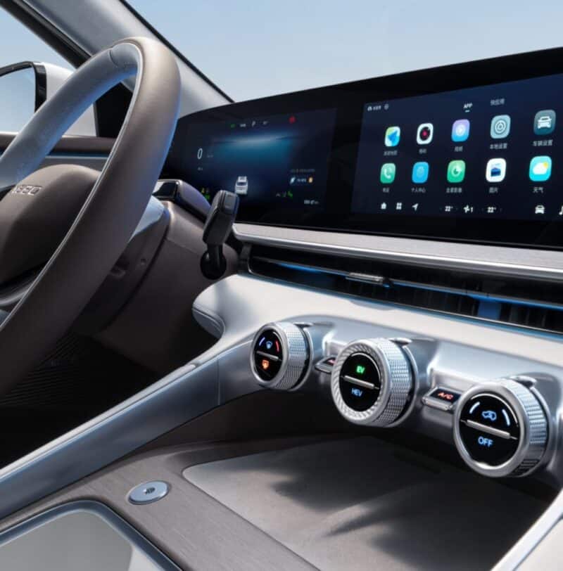 Chery Exeed Yaoguang C-DM Global Edition: Υβριδικό SUV με 1.400 χλμ. αυτονομία και high-tech καμπίνα