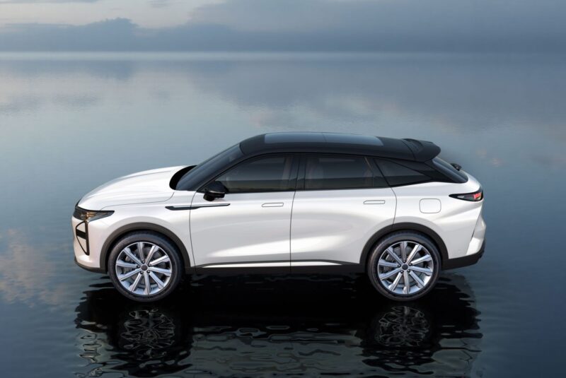 Chery Exeed Yaoguang C-DM Global Edition: Υβριδικό SUV με 1.400 χλμ. αυτονομία και high-tech καμπίνα
