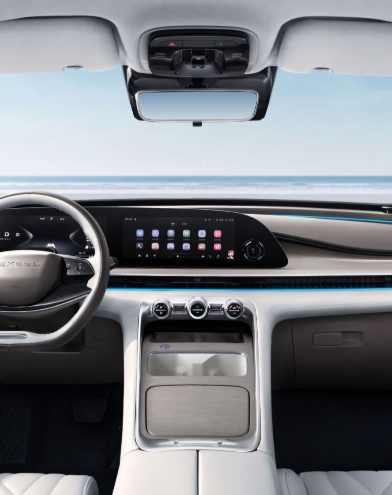 Chery Exeed Yaoguang C-DM Global Edition: Υβριδικό SUV με 1.400 χλμ. αυτονομία και high-tech καμπίνα