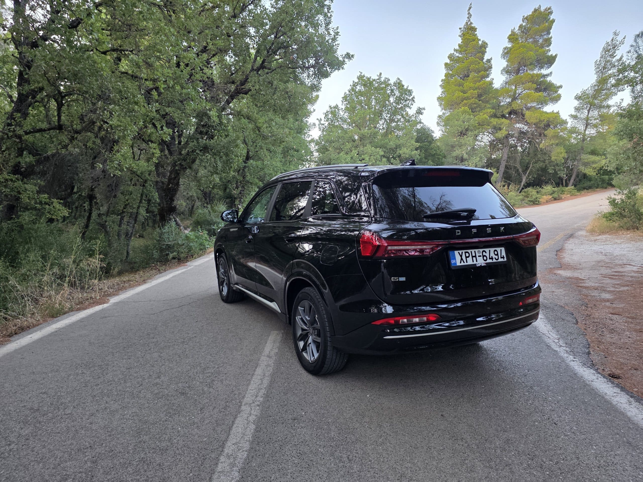 Δοκιμή DFSK E5 DE-i PHEV: Ένα plug-in που… «καίει» το άγχος αυτονομίας