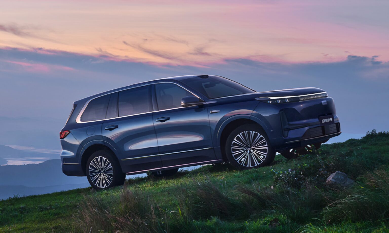 Geely Galaxy M9: Το πολυτελές υβριδικό SUV με αυτονομία έως 1.500 χλμ. και προηγμένα συστήματα AI