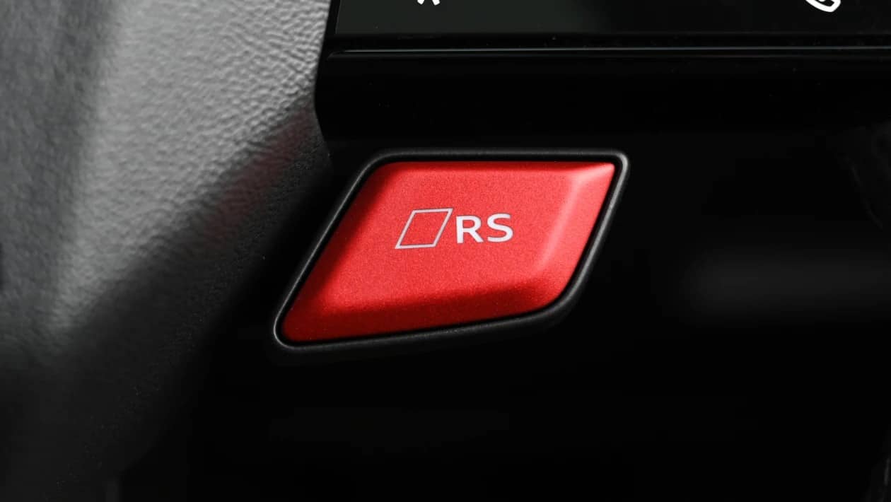 Honda Civic Type R Ultimate Edition vs Audi RS 3: Ποιο είναι το απόλυτο hot hatch;