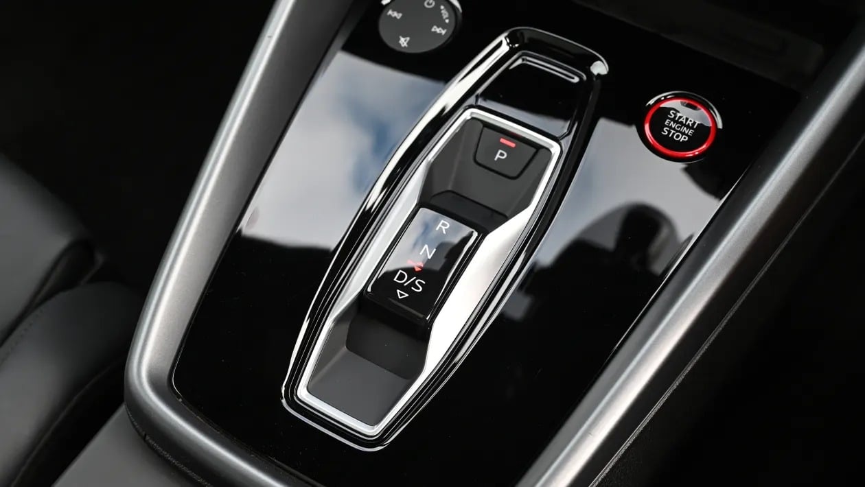 Honda Civic Type R Ultimate Edition vs Audi RS 3: Ποιο είναι το απόλυτο hot hatch;