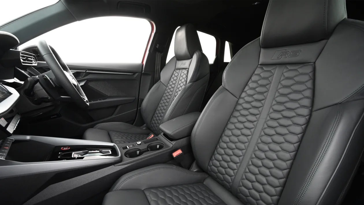 Honda Civic Type R Ultimate Edition vs Audi RS 3: Ποιο είναι το απόλυτο hot hatch;