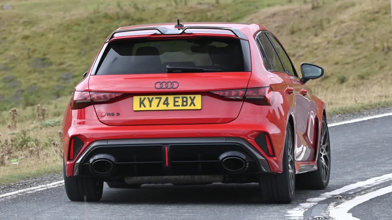 Honda Civic Type R Ultimate Edition vs Audi RS 3: Ποιο είναι το απόλυτο hot hatch;